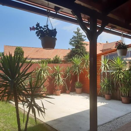 Boglarka Apartman Jula Exterior foto