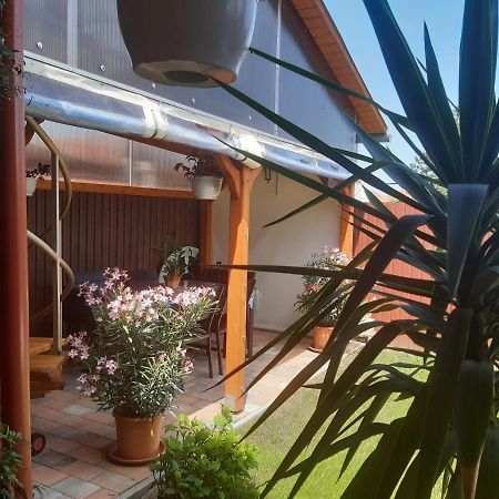 Boglarka Apartman Jula Exterior foto