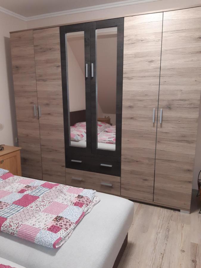 Boglarka Apartman Jula Exterior foto