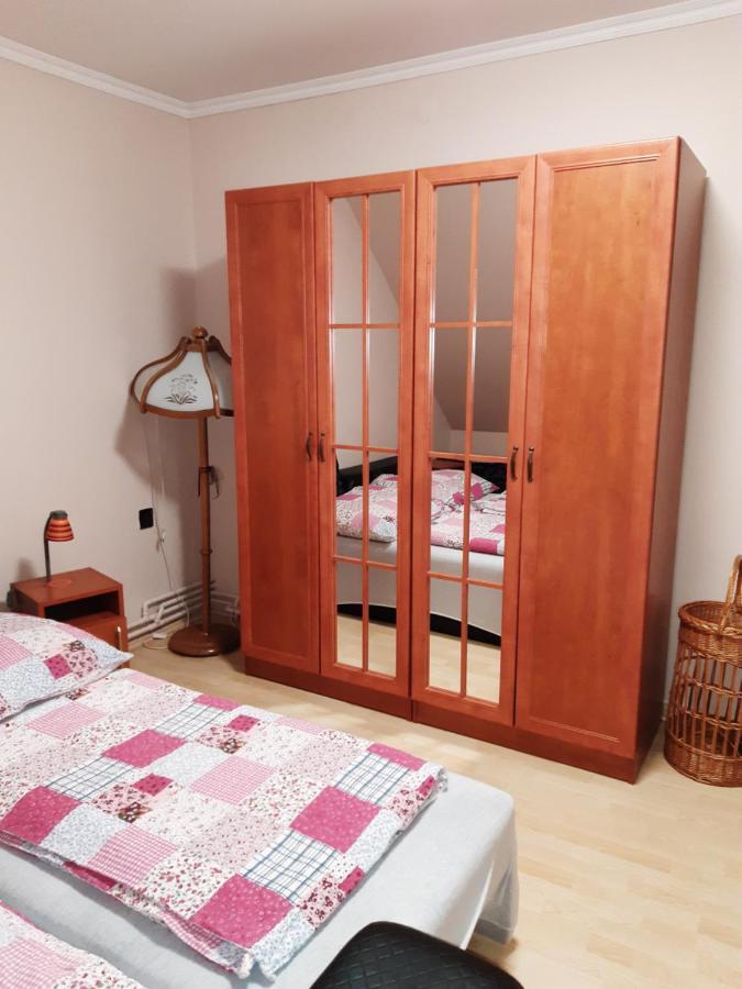 Boglarka Apartman Jula Exterior foto