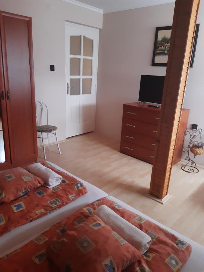 Boglarka Apartman Jula Exterior foto