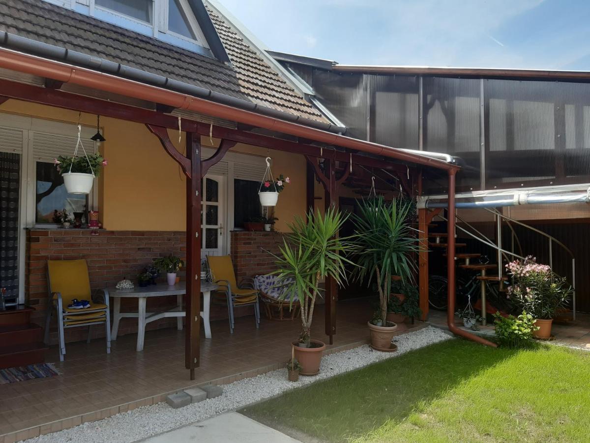 Boglarka Apartman Jula Exterior foto