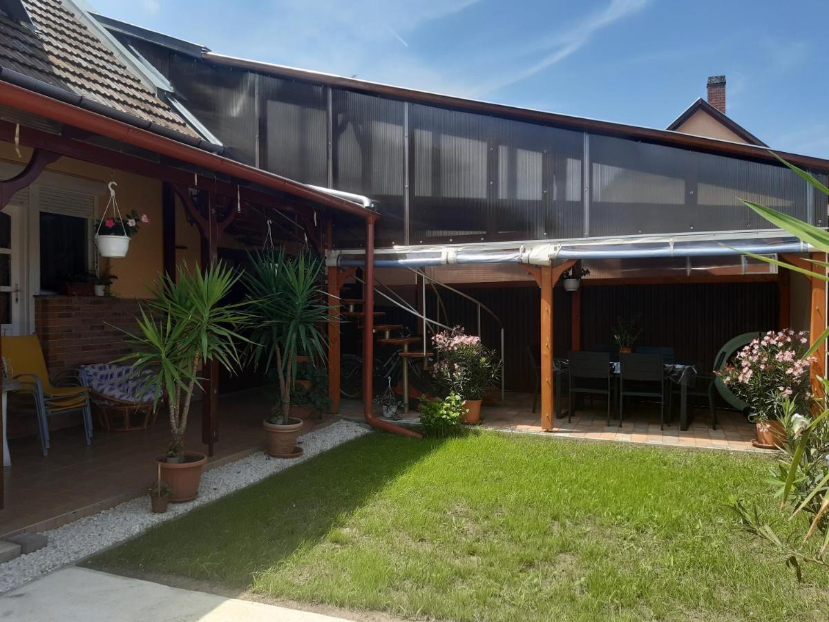 Boglarka Apartman Jula Exterior foto
