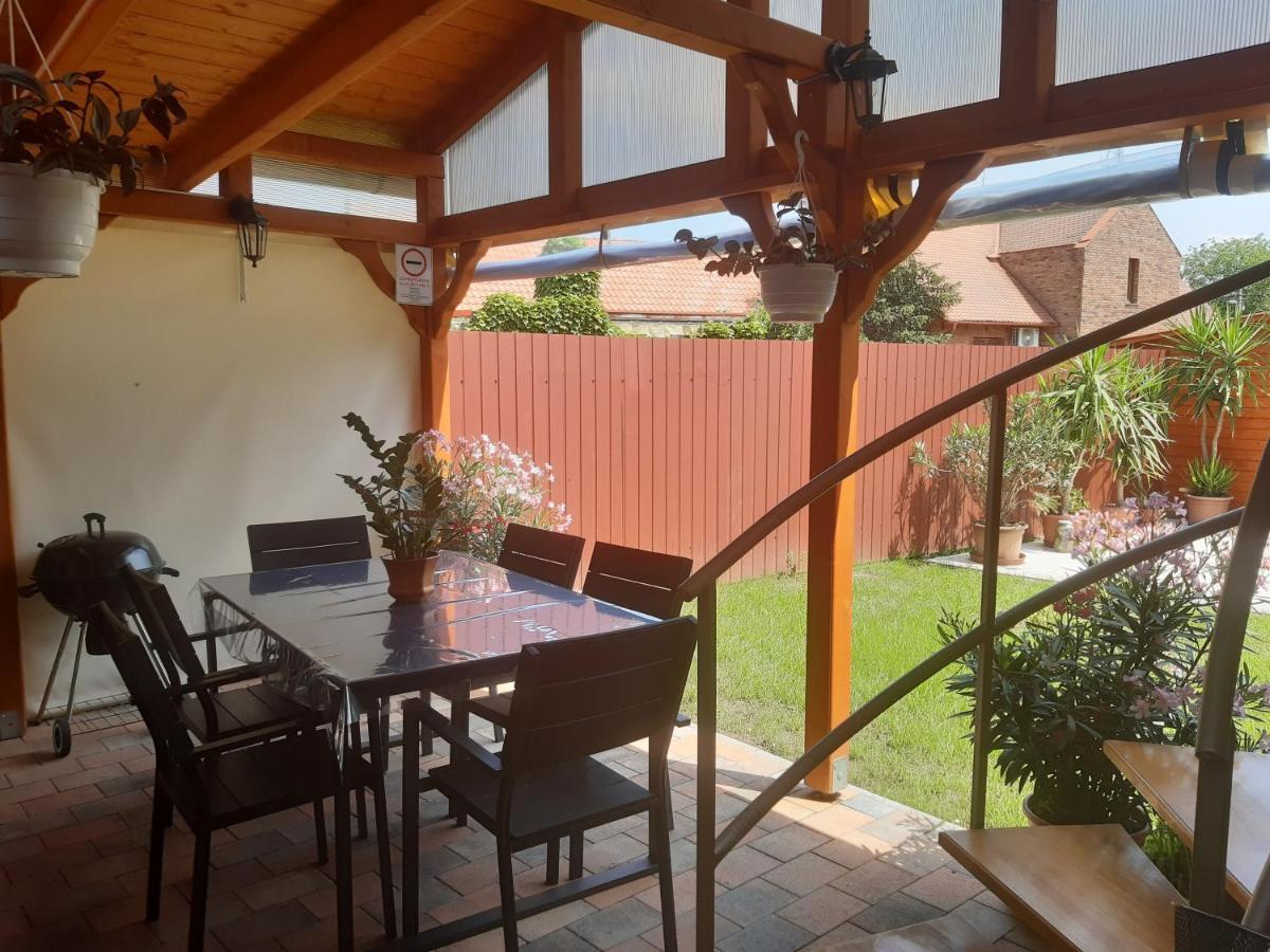 Boglarka Apartman Jula Exterior foto