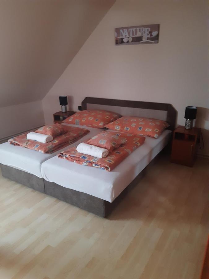 Boglarka Apartman Jula Exterior foto