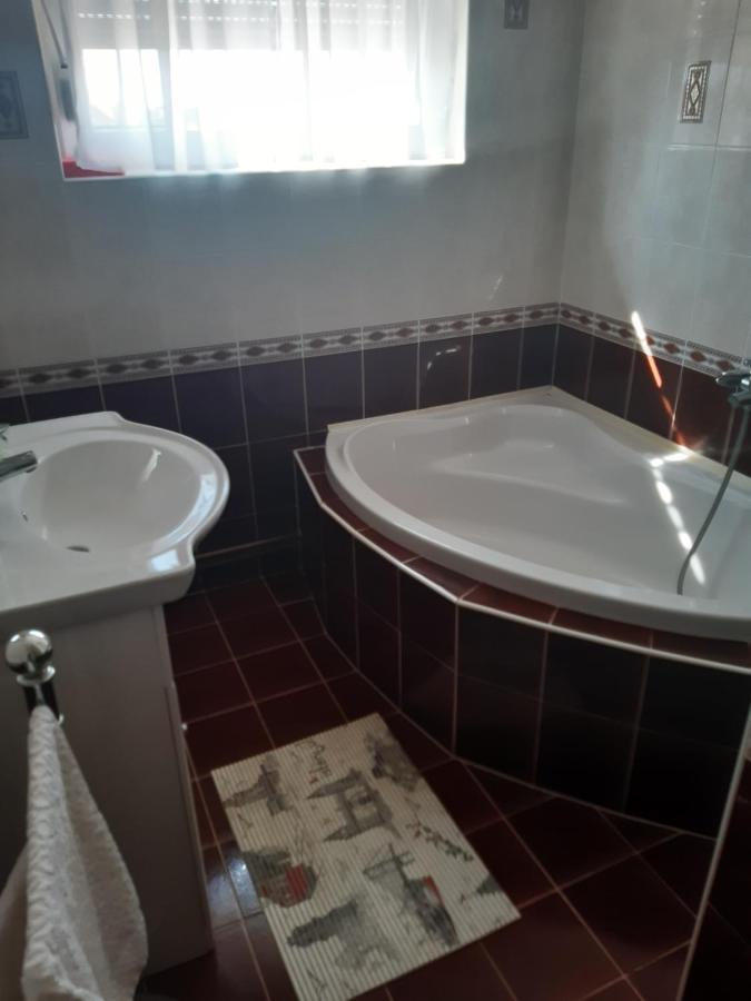 Boglarka Apartman Jula Exterior foto