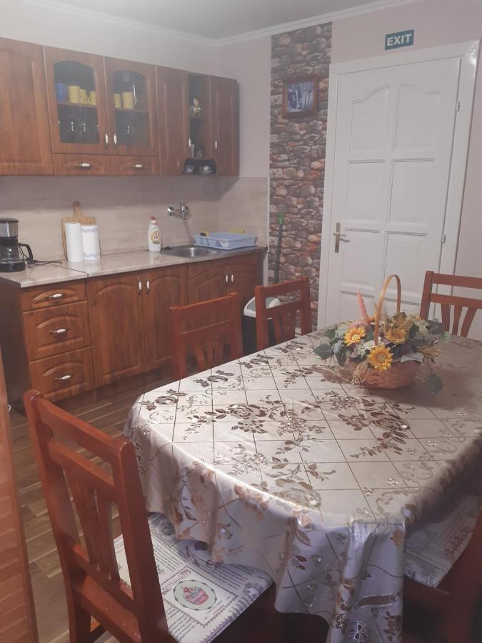 Boglarka Apartman Jula Exterior foto